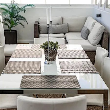 Fantastic 2 Bedroom With Sea View 아파트 마르베야
