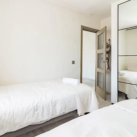 아파트 Fantastic 2 Bedroom With Sea View